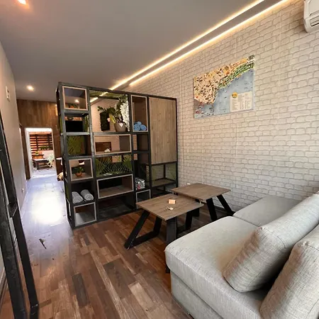 Cathedral Apartment *