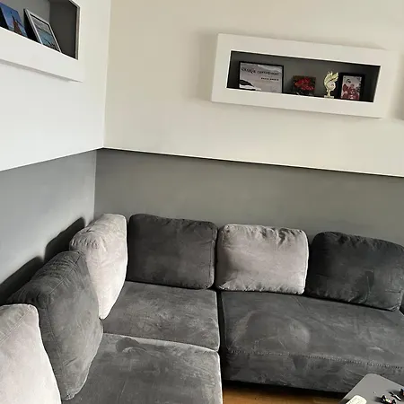 Cathedral Apartment *