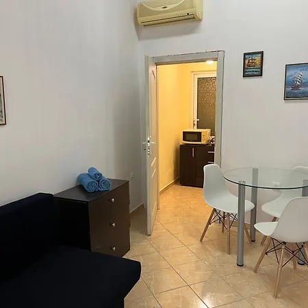 Cathedral Apartment *